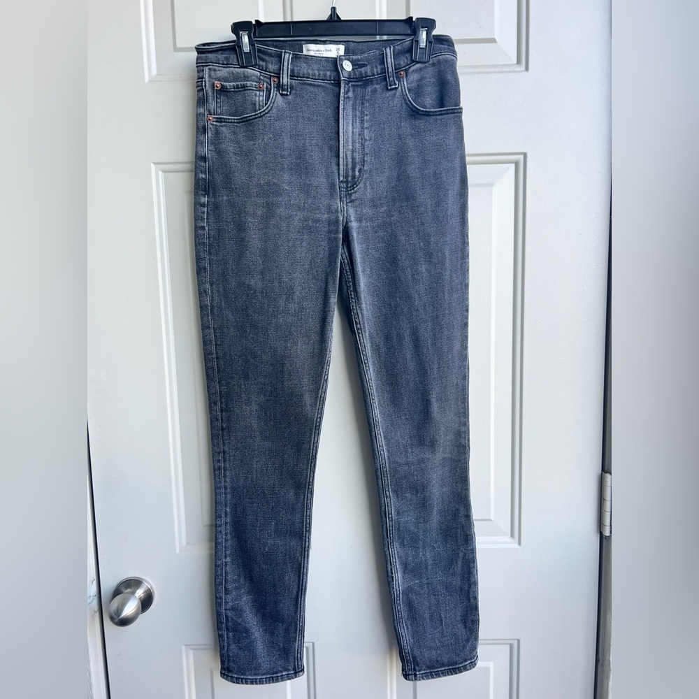 Abercrombie & Fitch Skinny High Rise Gray Wash Jeans Sz 26/6L Women’s Denim